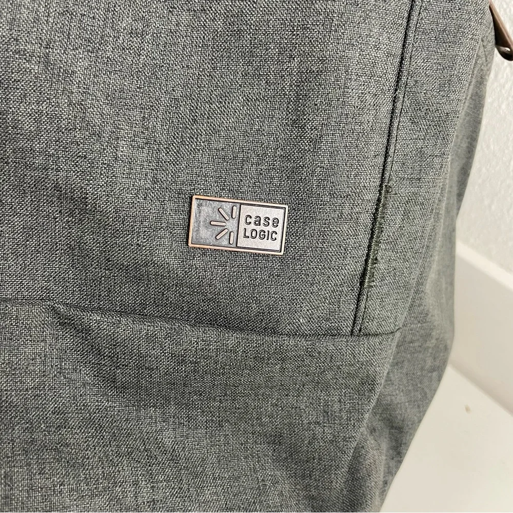 Case logic Gray Laptop Backpack in very good condition